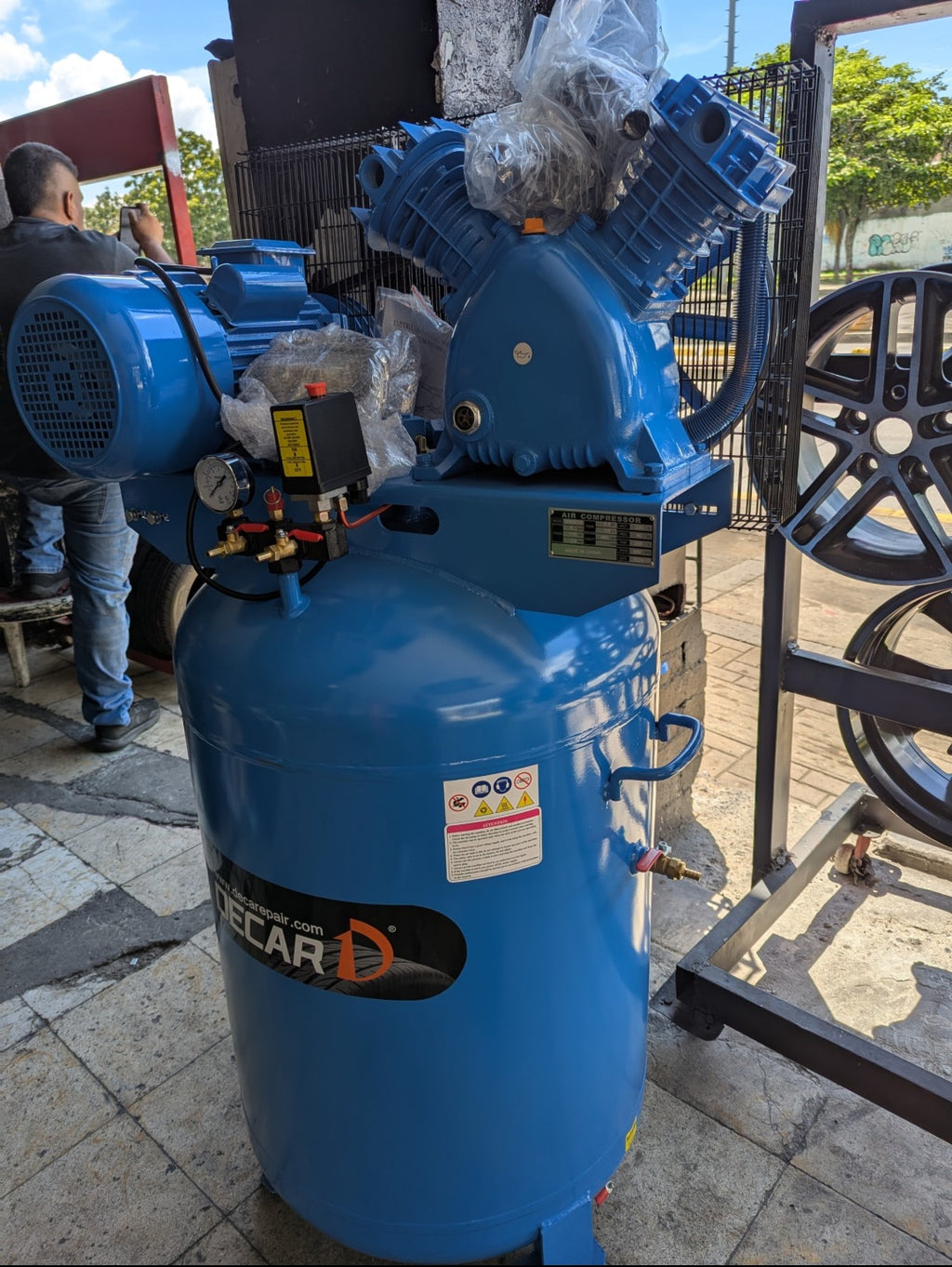 COMPRESOR DE AIRE VERTICAL IMPORTADO 80 GLNS, 150 PSI, CON CERTIFICACION DE CALIDAD ISO9001
