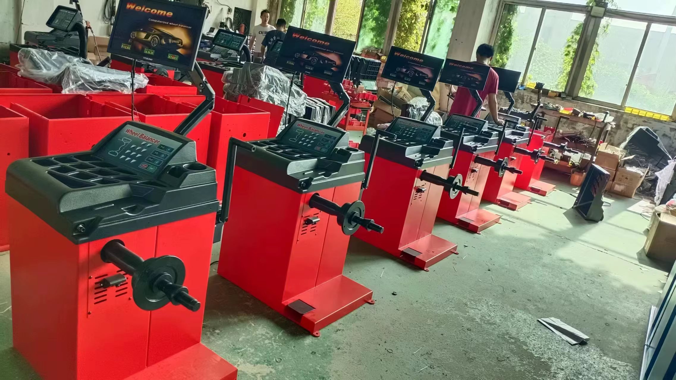 BALANCEADORA DE RUEDAS COMPUTARIZADA INDICACION LASER 2025