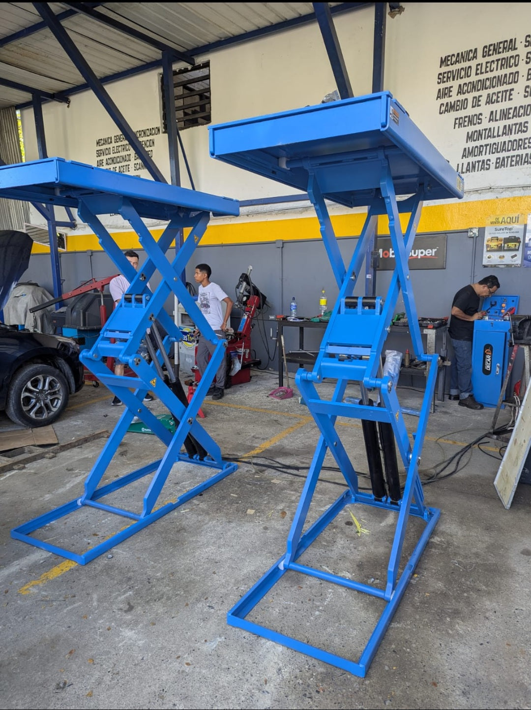 ELEVADOR DE TIJERA CAPACIDAD 4 TONELADAS MARCA DECAR